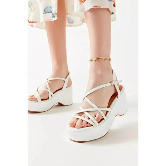 Urban Outfitters Lizzy Strappy Platform Sandal Size 8 - Picture 1 of 8